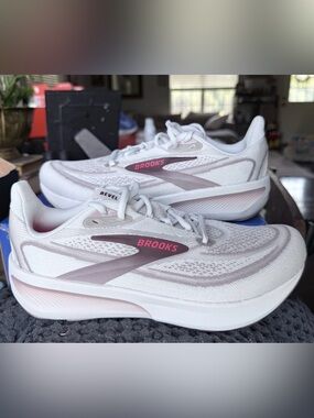 Brooks Women's Revel 9
